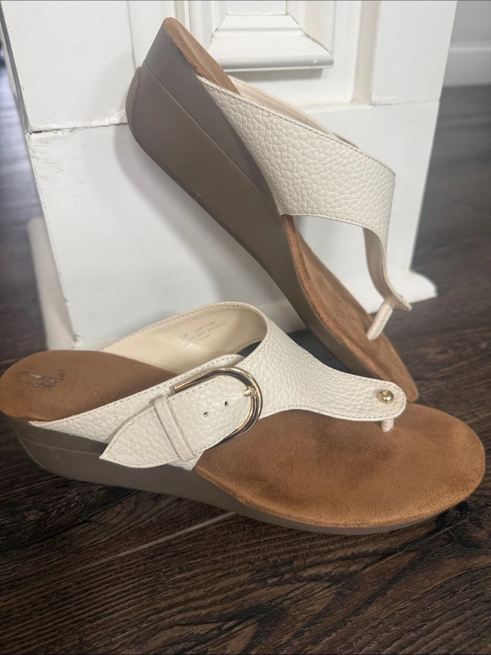 Aerosoles Flow Down Women's Wedge Thong Sandals with Buckle Ivory Gold 7.5